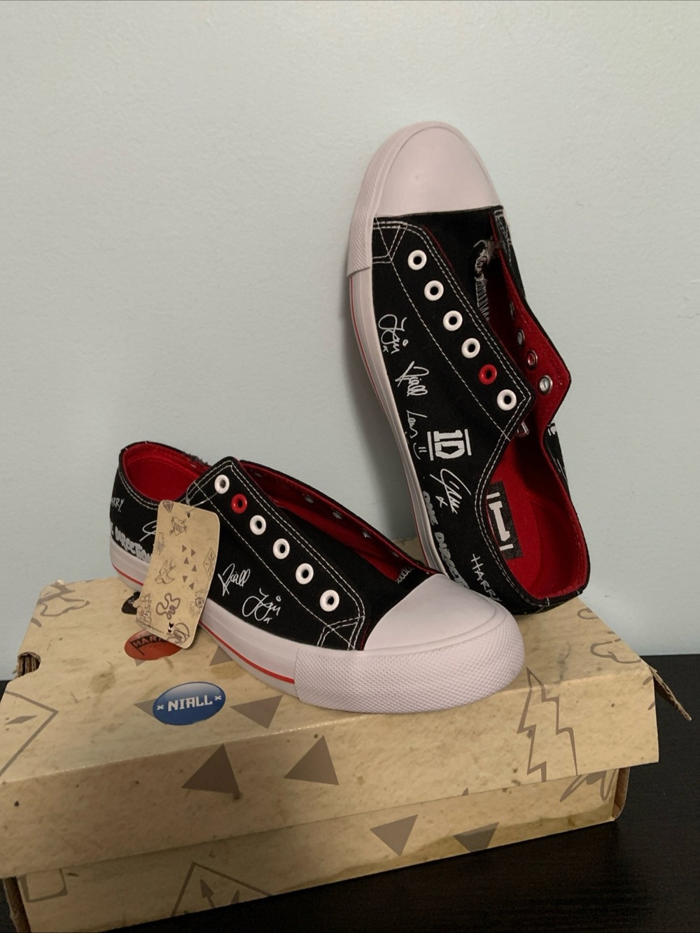 One Direction Autograph Low Canvas Sneakers Size 9